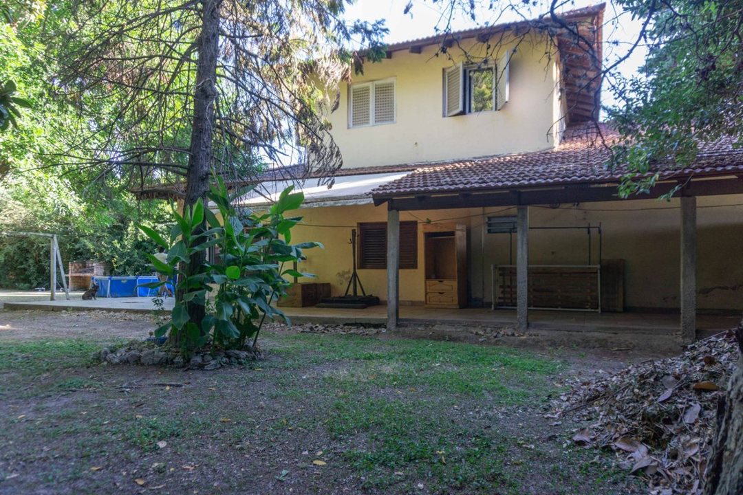 CASA 4 DORMITORIOS EN VENTA , CITY BELL.