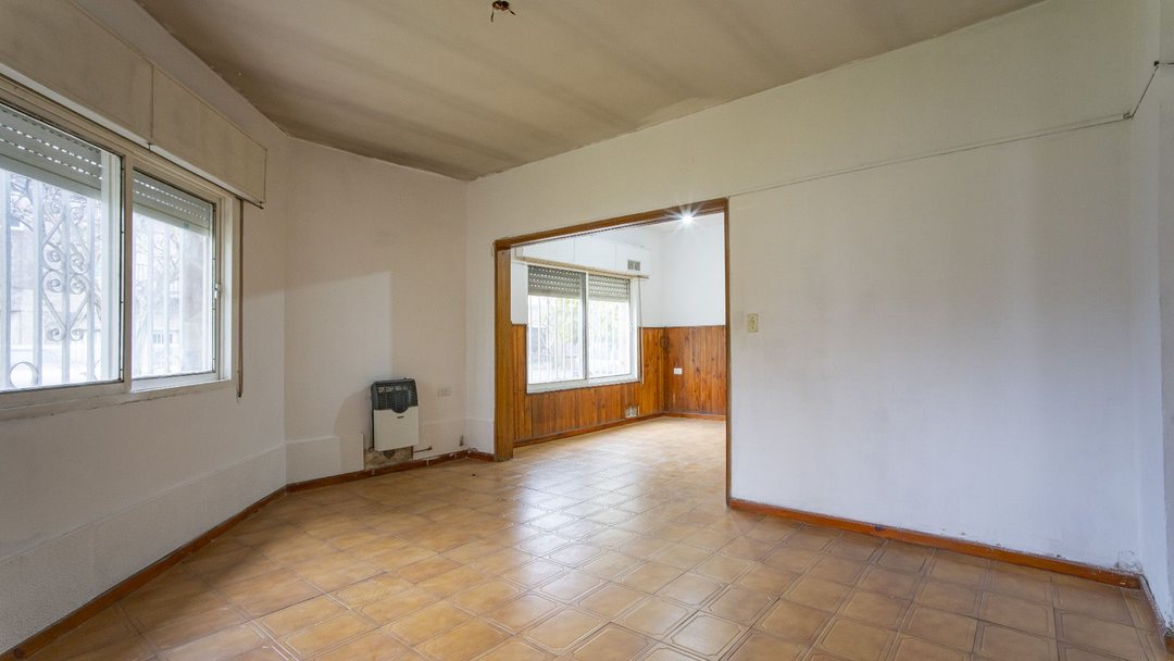 VENTA CASA DE DOS DORMITORIOS EN ESQUINA