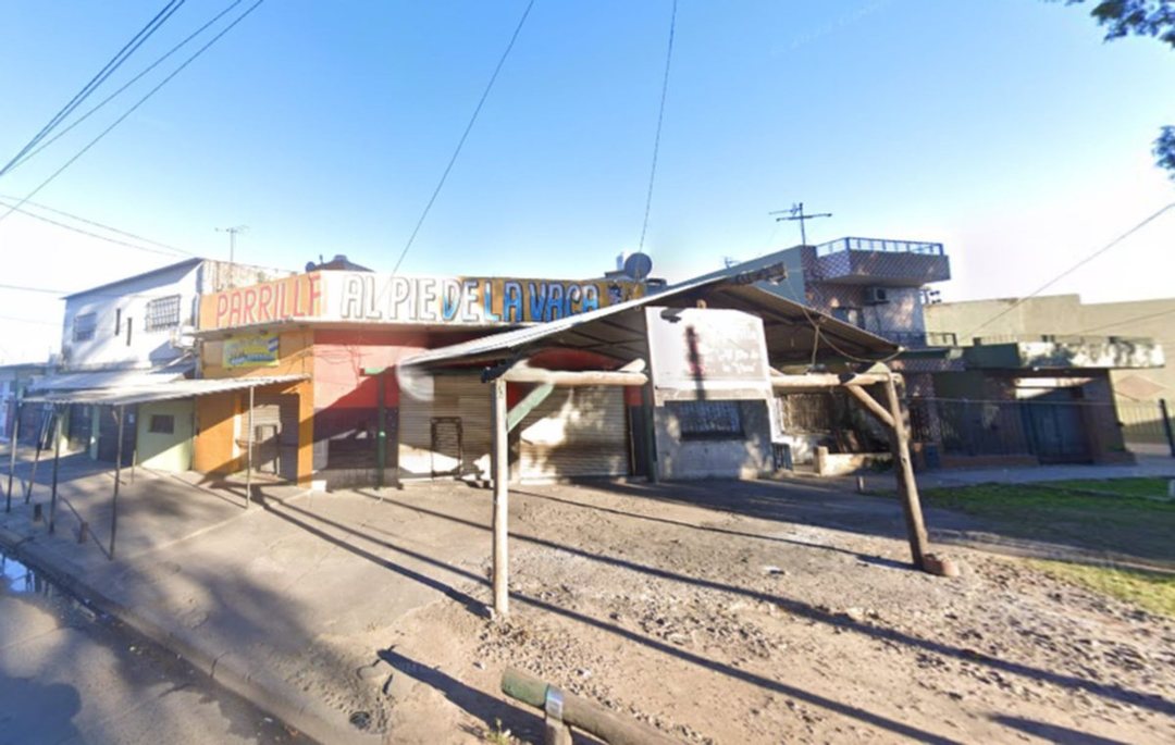 CASA 4 AMB CON 2 LOCALES / TERRENO 220m²
