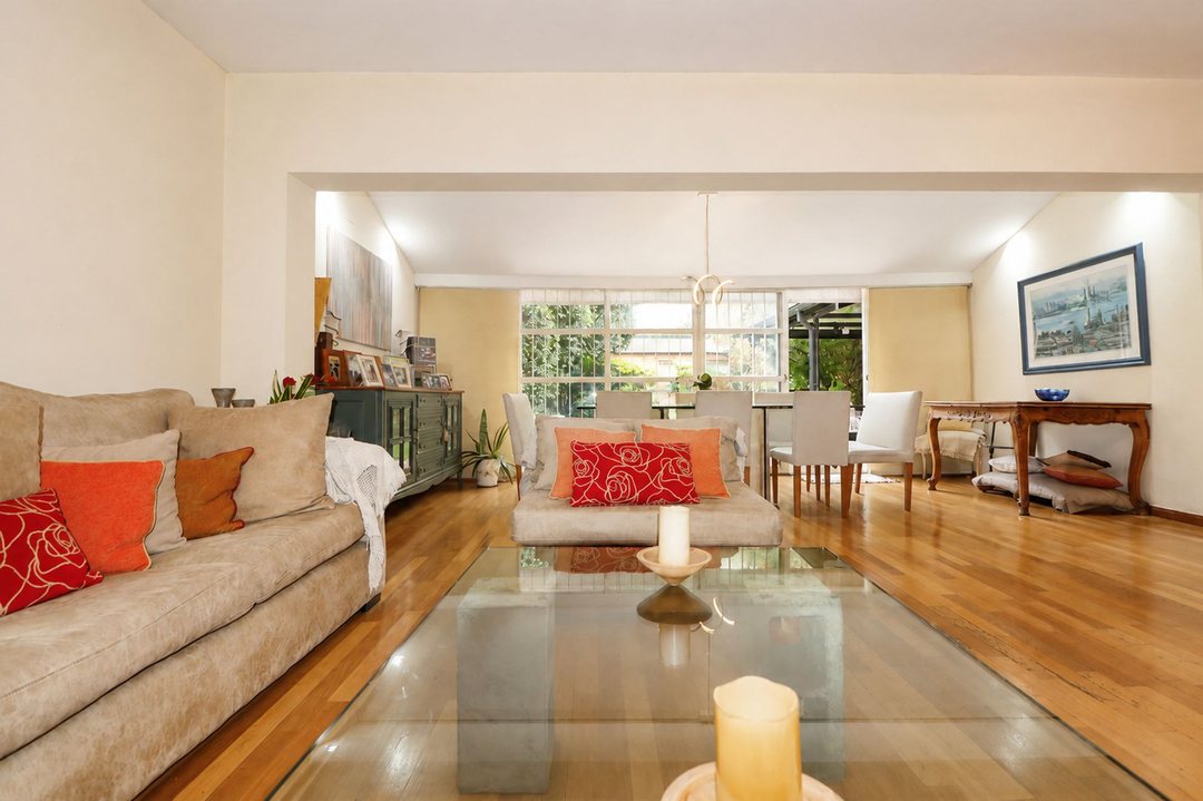 VENTA CASA 5 AMBIENTES  COGHLAN PILETA