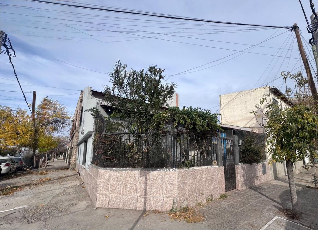 VENTA CASA 3 DORMITORIOS AREA CENTRO SUR