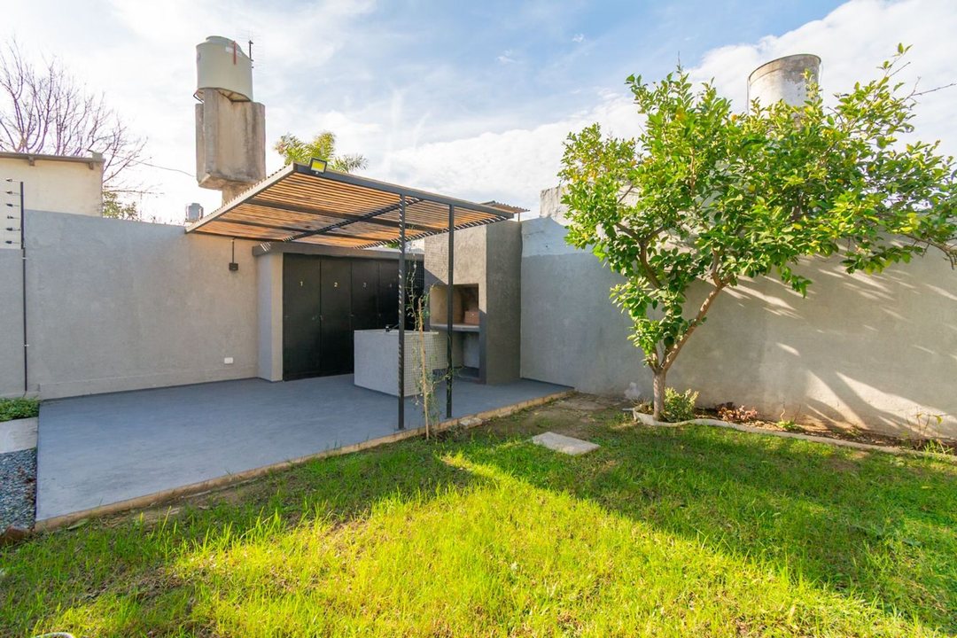 VENTA DEPARTAMENTO PH 2 AMB PATIO ITUZAINGO PB