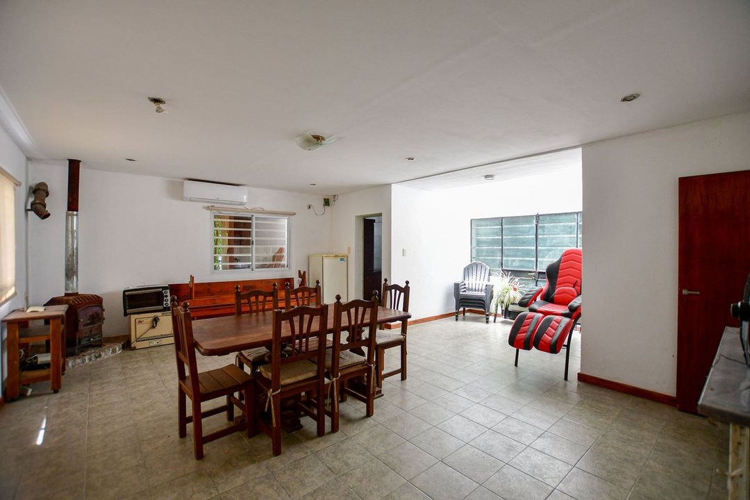 CASA EN VENTA SICARDI 2 DORMITORIOS CON PILETA