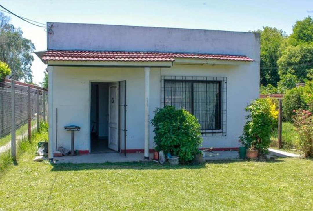 VENTA CASA EN GRAND BOURG  SOBRE LOTE DE 400 M2