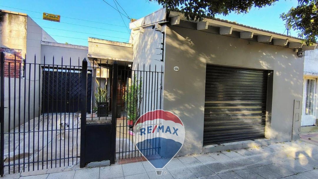 CASA 4 AMBIENTES EN VENTA EN LOMAS CON LOCAL