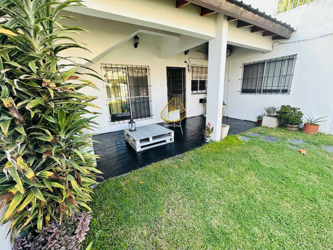 CASA VENTA AVELLANEDA 6 AMBIENTES JARDIN