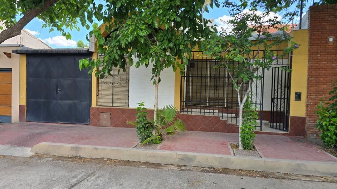 Venta casa 4 dormitorios b°reconquista. Las Heras