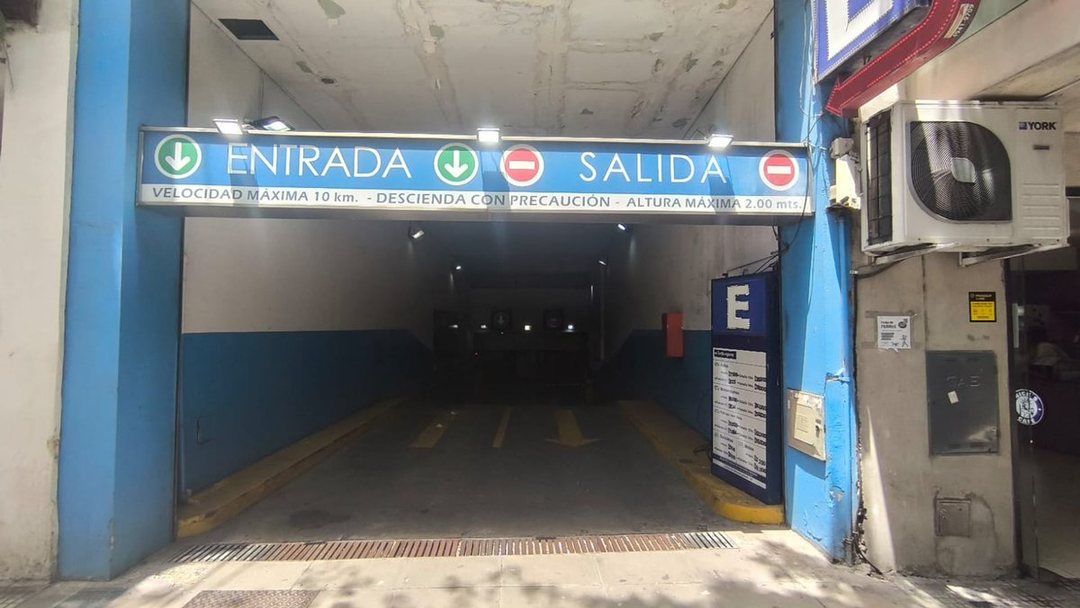 VENTA COCHERA SOBRE AV LAS HERAS EN RECOLETA