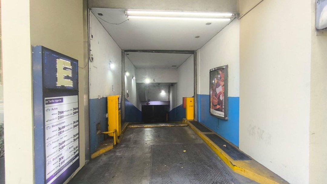 VENTA COCHERA SOBRE AV LAS HERAS EN RECOLETA