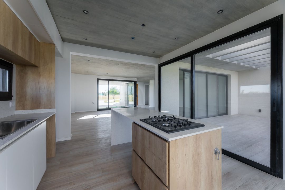 CASA EN VENTA EN FUNES - BARRIO VIDA CLUB DE CAMPO