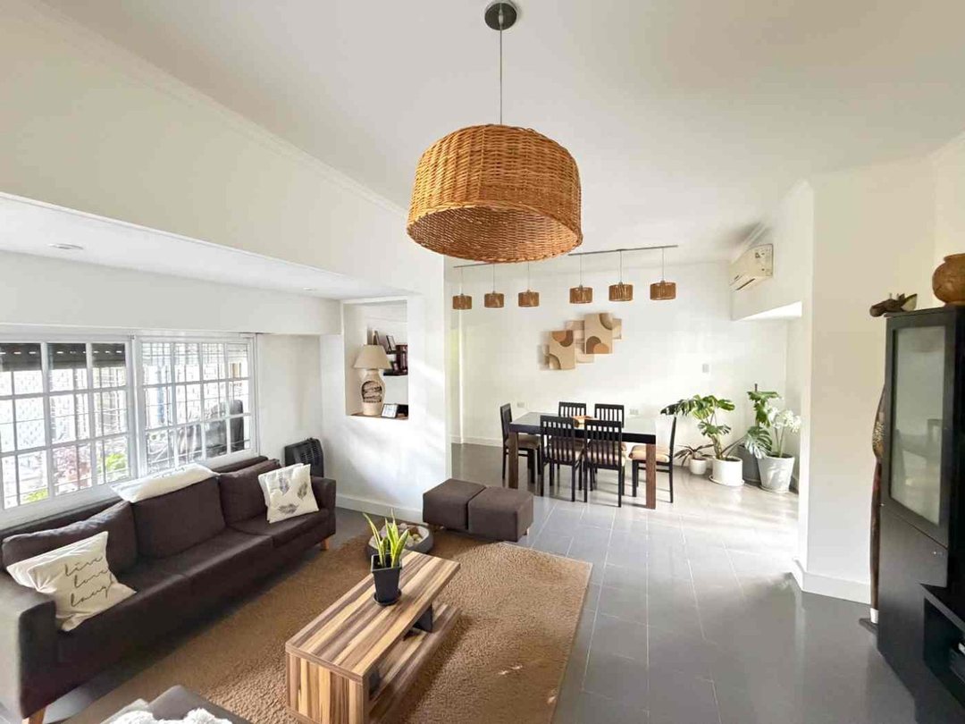 VENTA CASA 5 AMB EN UNA PLANTA Y JARDIN EN BERNAL