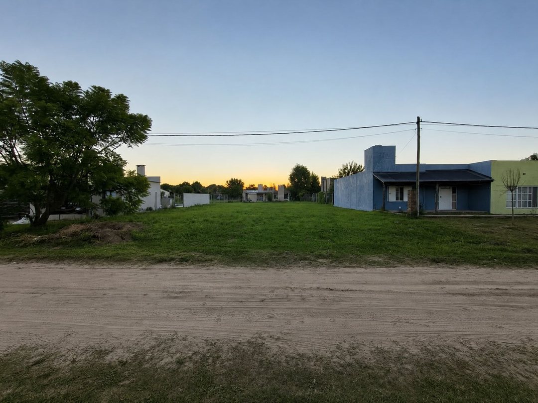 SE VENDE TERRENO JARDINES DE LA COSTA