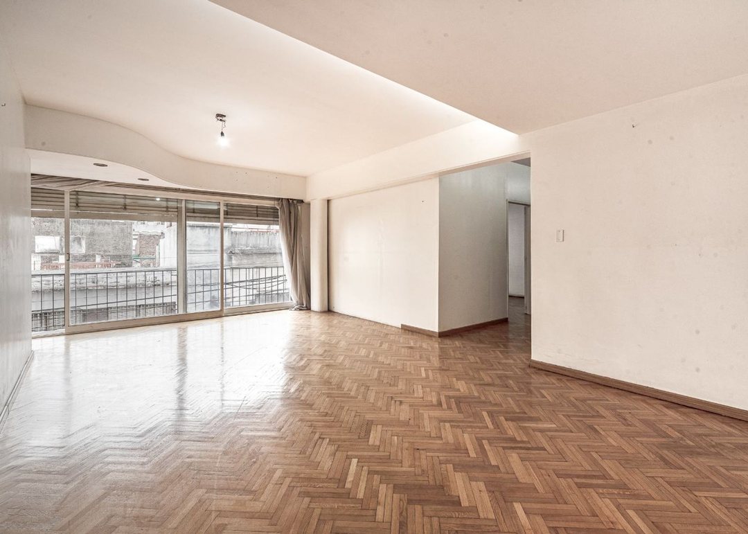 Venta depto. 4 ambientes +dependencia Almagro.