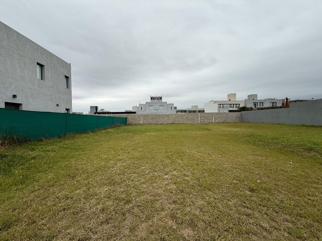 VENTA LOTE 360 M2 APTO DUPLEX DOCTA AVENIDA