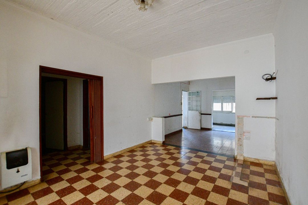 VENTA CASA A REFACCIONAR, OPORTUNIDAD!