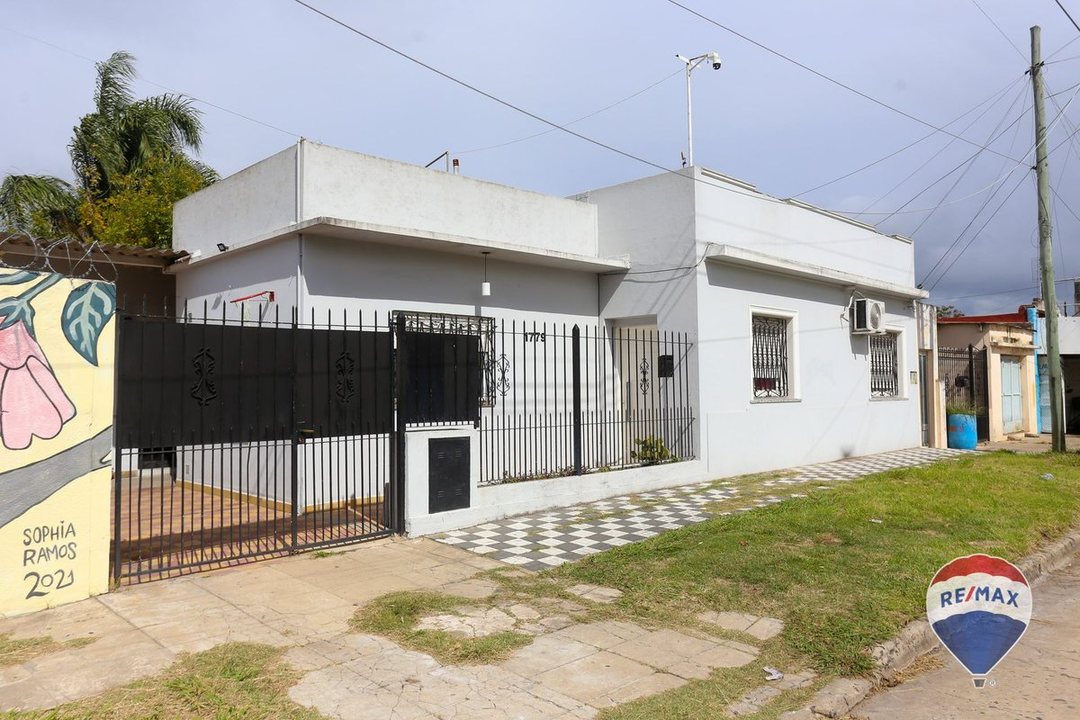 CASA 3 AMBIENTES EN VENTA EN LUIS GUILLON CENTRO