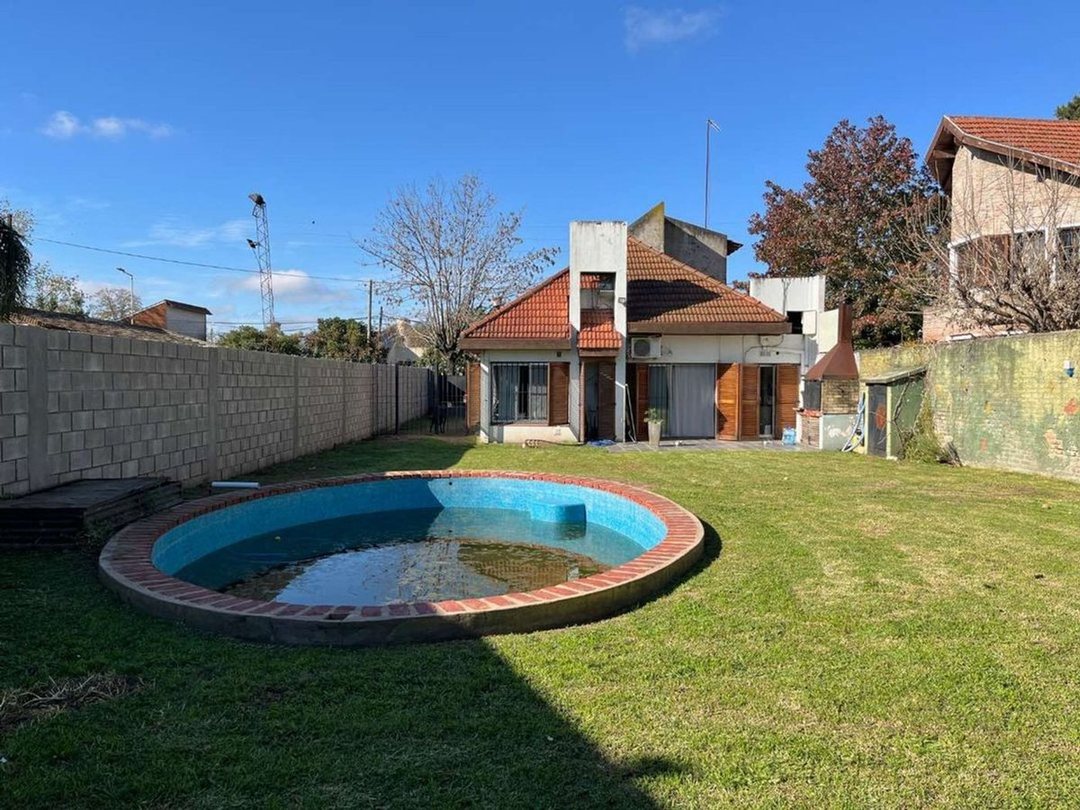 CASA 4 AMB VENTA  - PERMUTA  PARQUE ING. SOURDEAUX