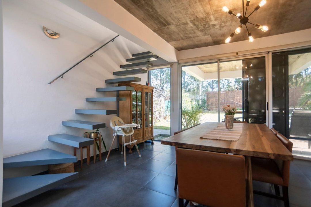 CASA EN VENTA  EN CITY BELL 3 DORMITORIOS