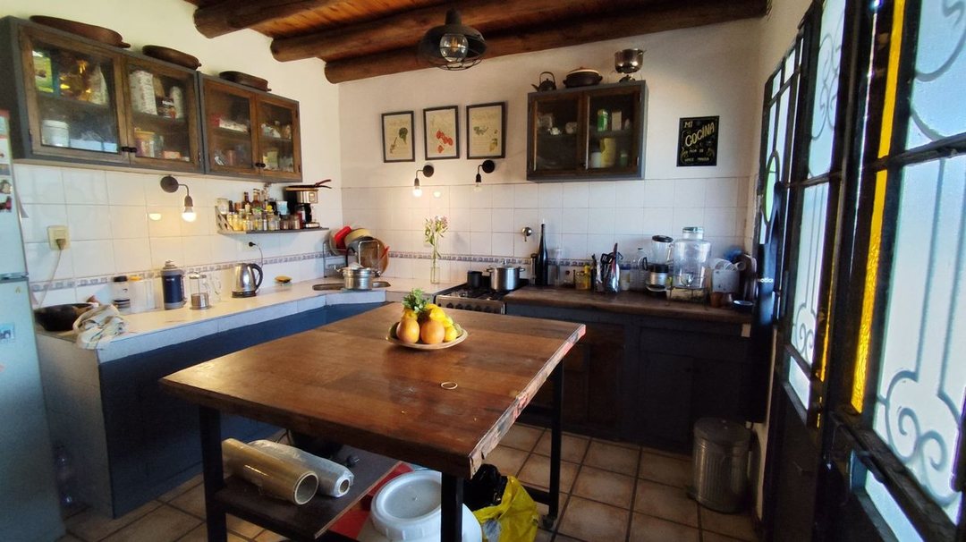 Venta de casa estilo campestre en barrio semipriv.