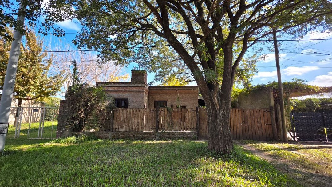 SE VENDE CASA CON GRAN PARQUE EN SAUCE VIEJO