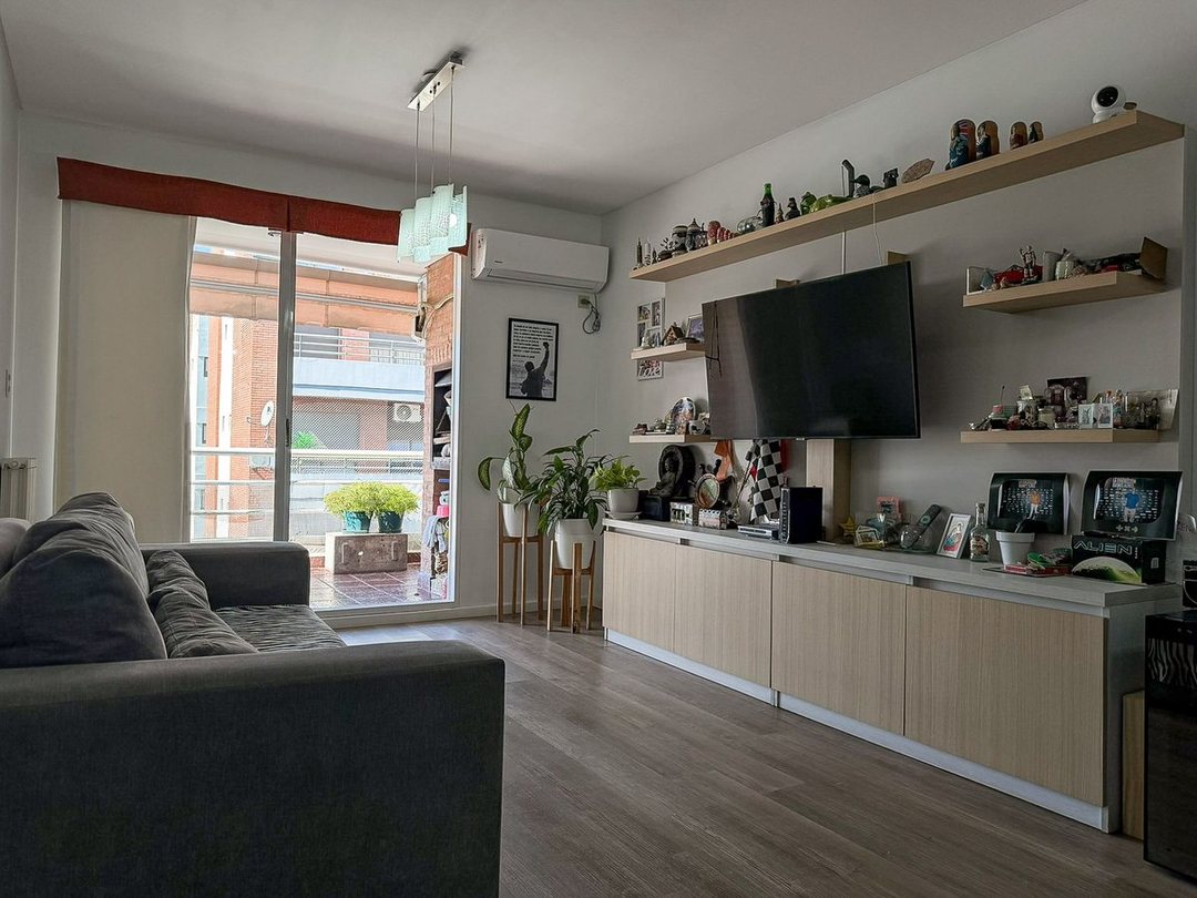 VENTA DEPTO 4 AMB AL FRENTE BALCON,COCHERA,BAULERA