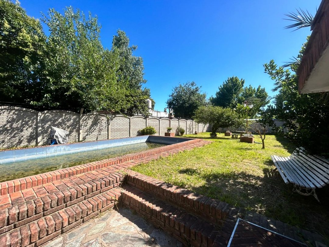 CASA 5 AMBIENTES CON PILETA EN VENTA MONTE GRANDE