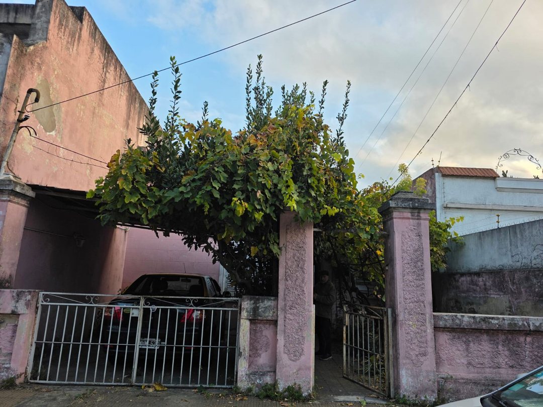 VENTA CASA 3 AMB RAMOS MEJIA A REFACCIONAR