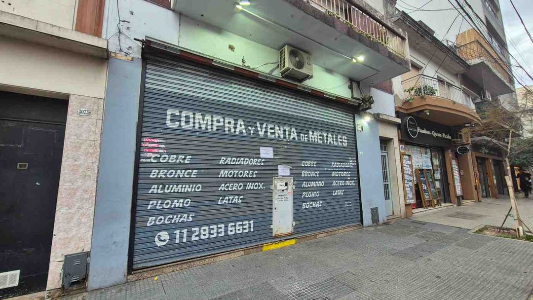VENTA DE LOCAL EN FLORES