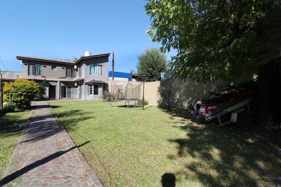 CASA EN VENTA 3 AMBIENTES/ DE VICENZO GRANDE