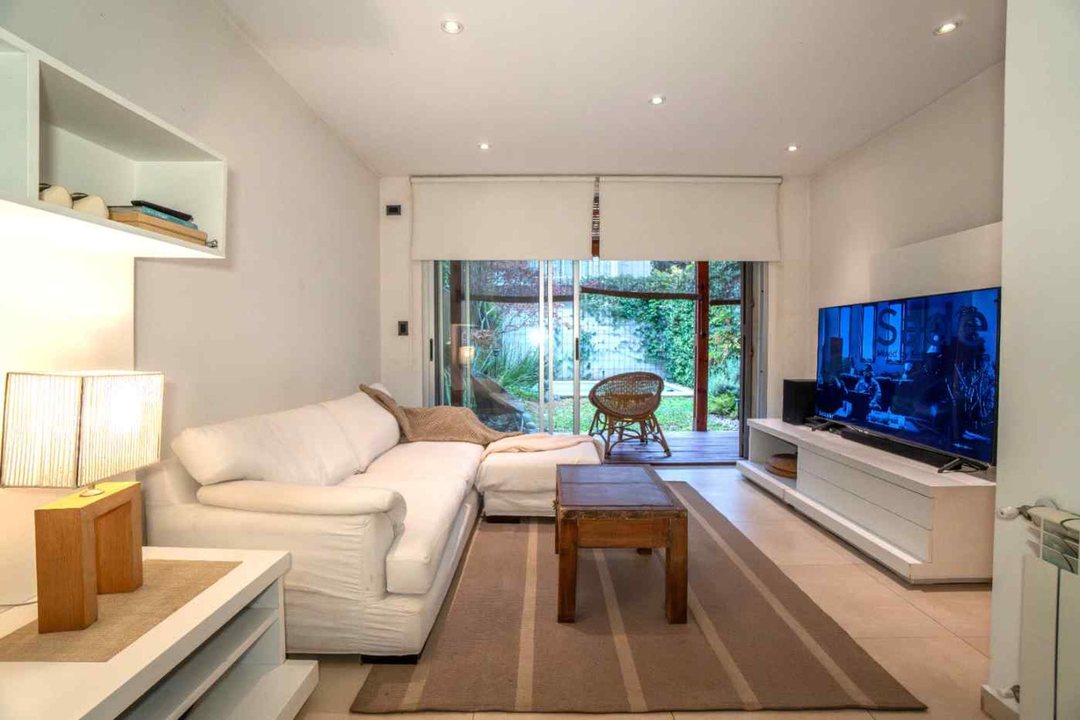 Duplex venta, City Bell. 2 dormitorios y parque