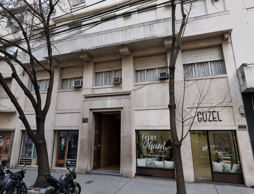 Oficina, Lavalle 1400, en  edificio modernista