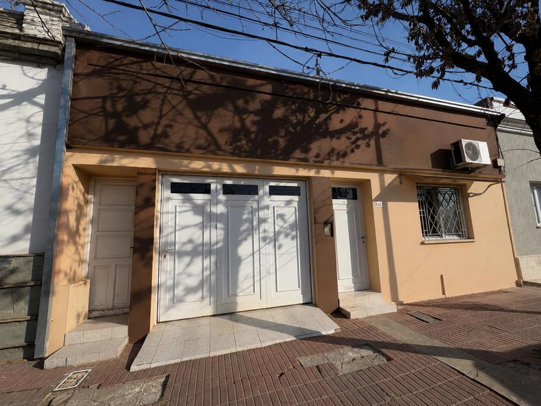 VENTA CASA 3 DORMITORIOS / COCHERA / APTO CREDITO