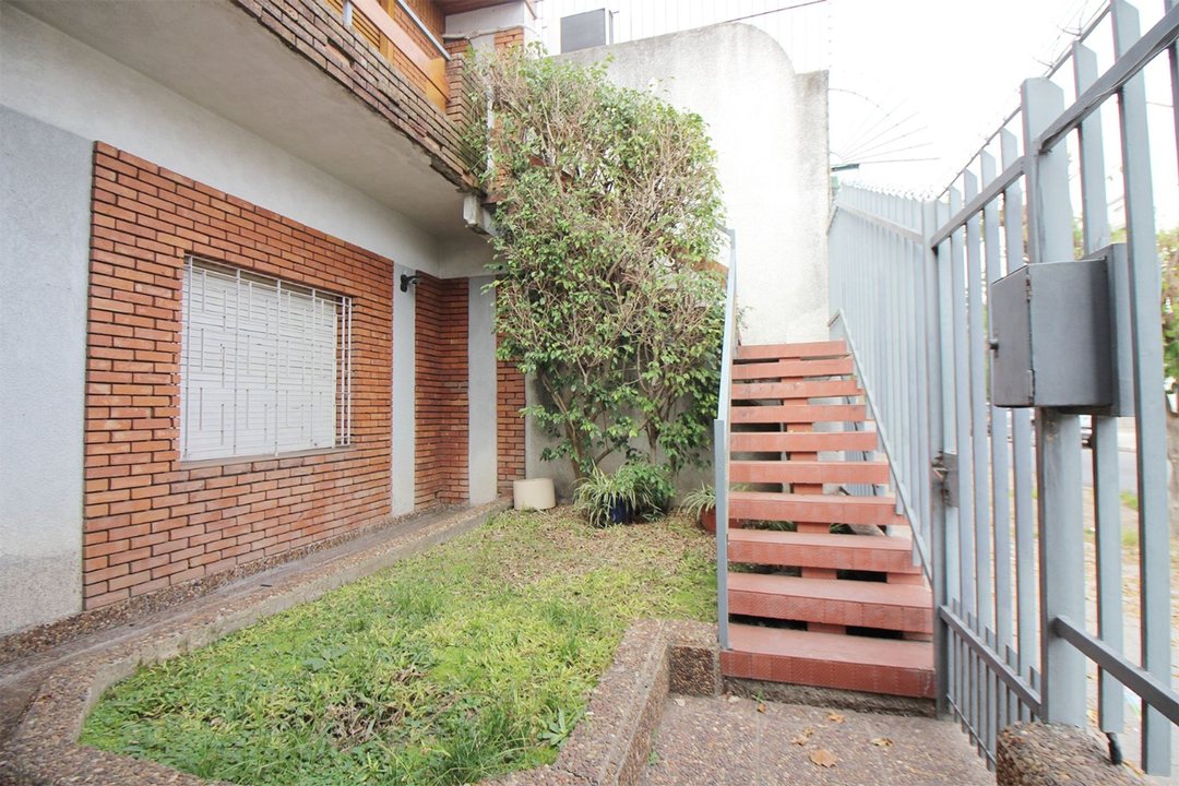 VENTA PH 4 AMB.EN RAMOS MEJIA CON QUINCHO