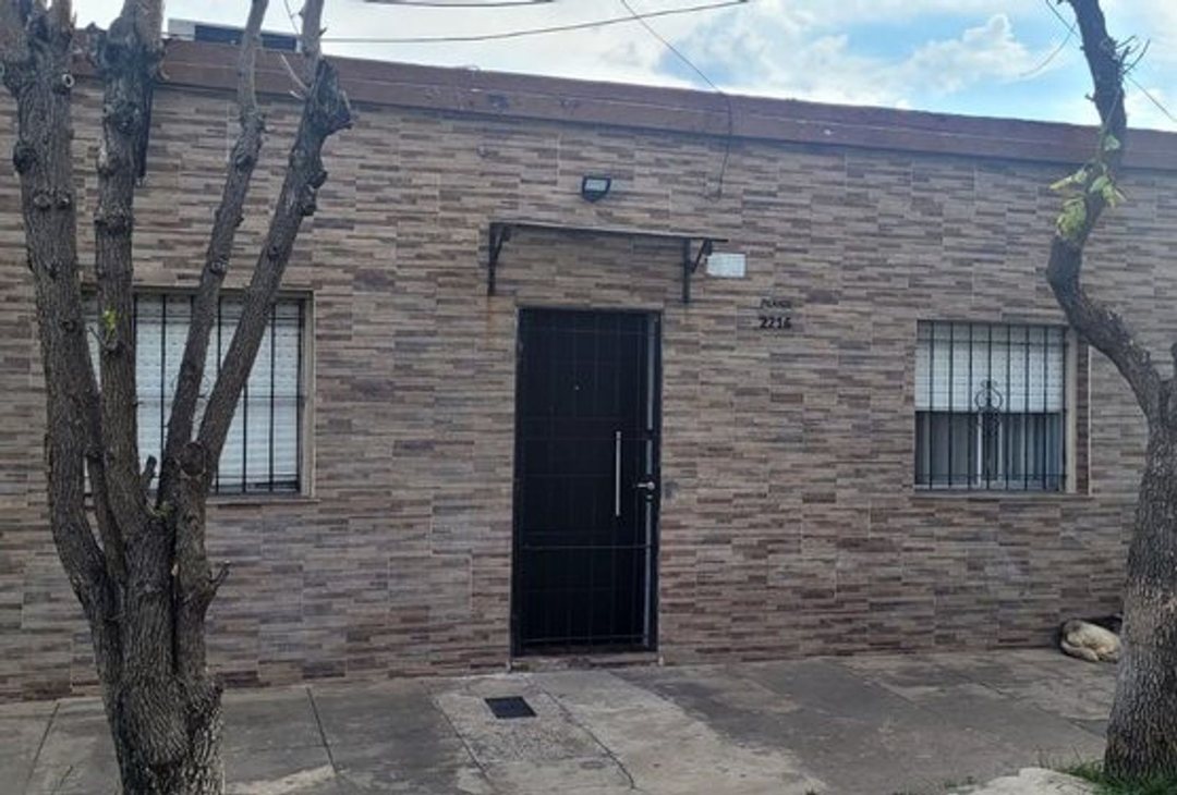 CASA 4 AMBIENTES VENTA EN LOMAS DE ZAMORA