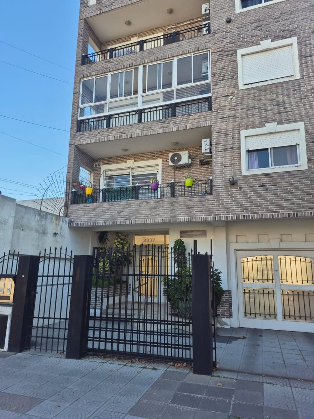 DEPARTAMENTO 3 AMB FTE CON BALCON Y COCHERA LANUS