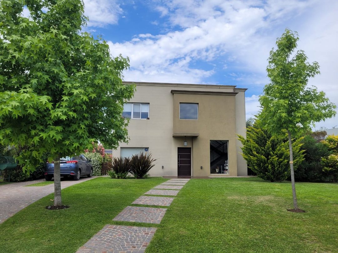 VENTA Casa 3 dorm Pileta San Eduardo