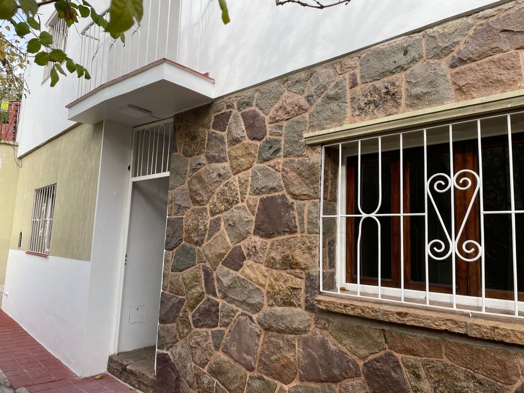 VENTA CASA 3 DORMITORIOS CIUDAD - RECICLADA