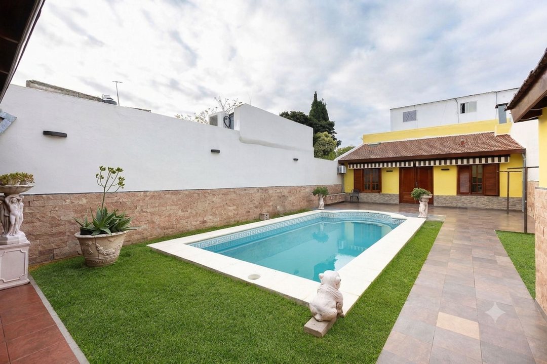 VENTA CASA 5amb EN MATADEROS/NAON C/PATIO Y PILETA