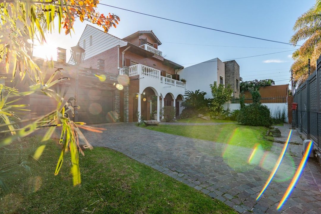 VENTA HERMOSA CASA VILLA ARIZA PILETA QUINCHO