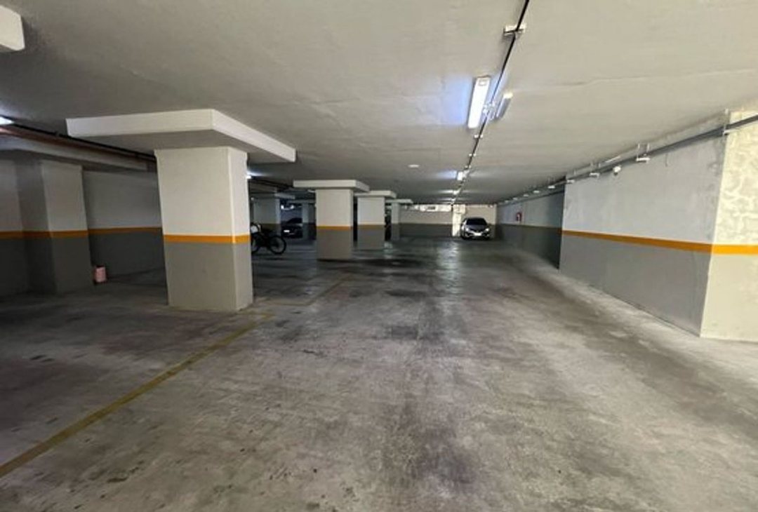 COCHERA EN EDIFICIO DE CATEGORIA, EN CABALLITO
