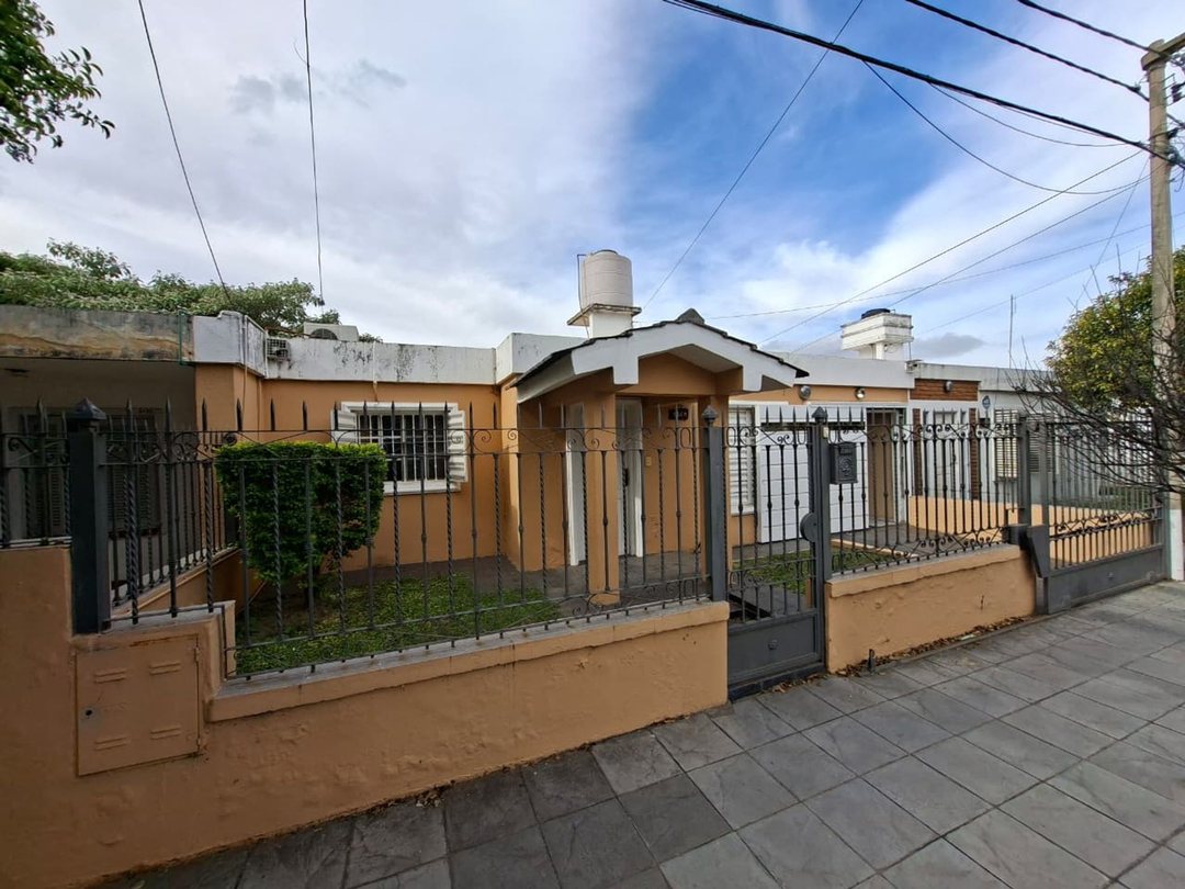 VENTA CASA 2 DORMITORIOS CON PILETA B PANAMERICANO