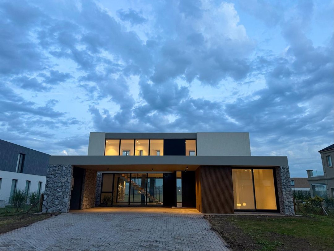 CASA 5 AMBIENTES VENTA EN LA PROVIDENCIA CANNING