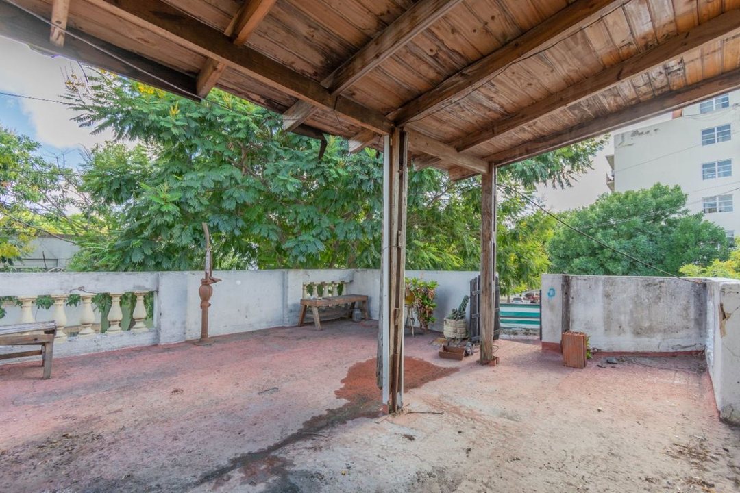 Casa en venta 6 Amb Flores lote propio