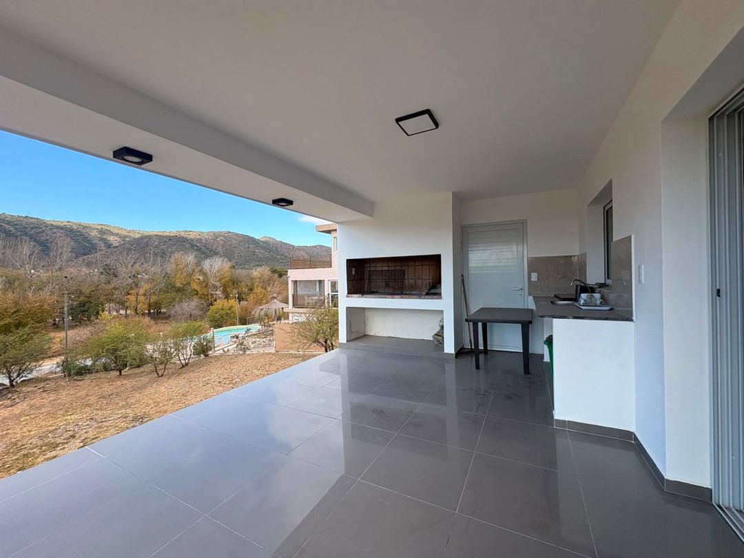 CASA EN VENTA EN SAN ANTONIO DE ARREDONDO CON ESCR