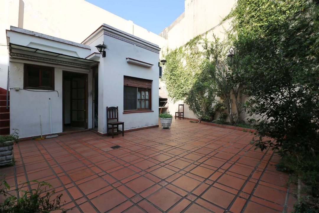 VENTA CASA PATIO, PARRILLA Y TERRAZA P. CHACABUCO