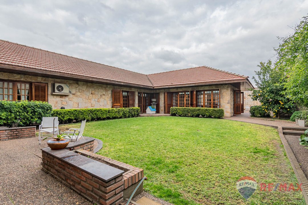 CASAS EN VENTA LA PLATA PARQUE Y PILETA