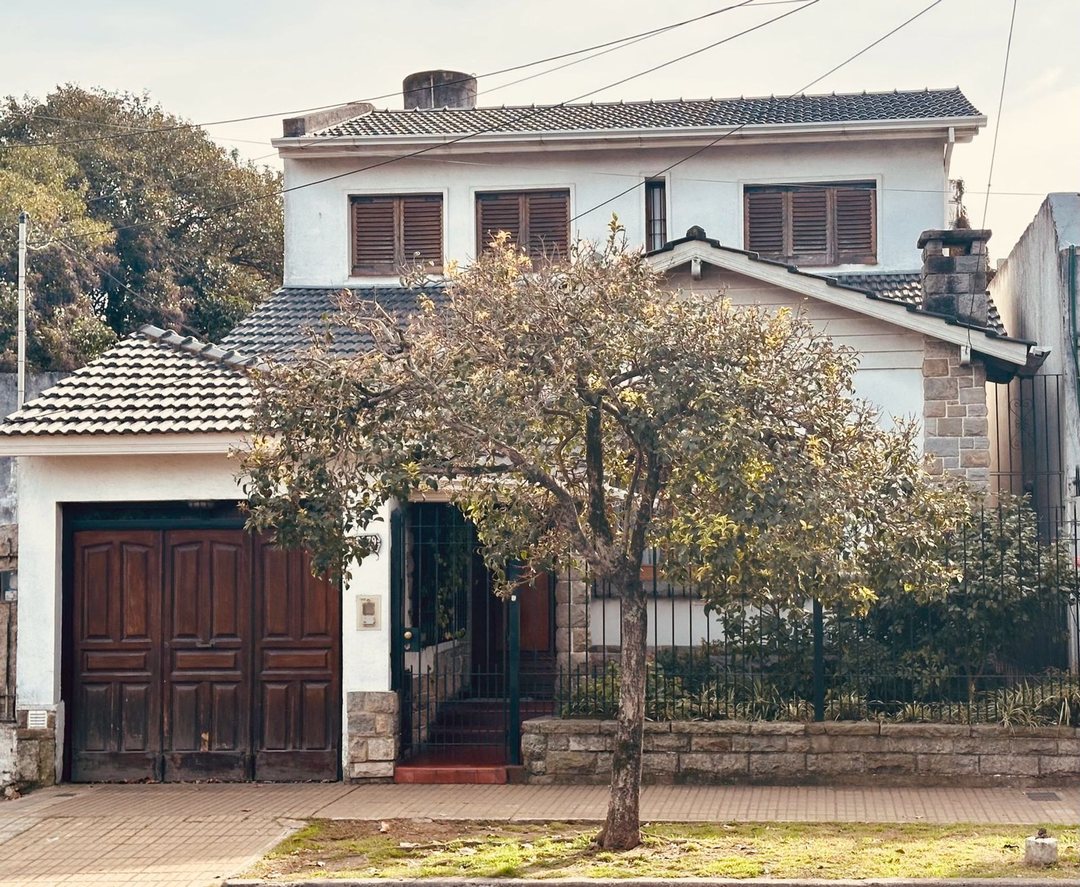 CASA EN VENTA 4 AMBIENTES EN JOSE MARMOL