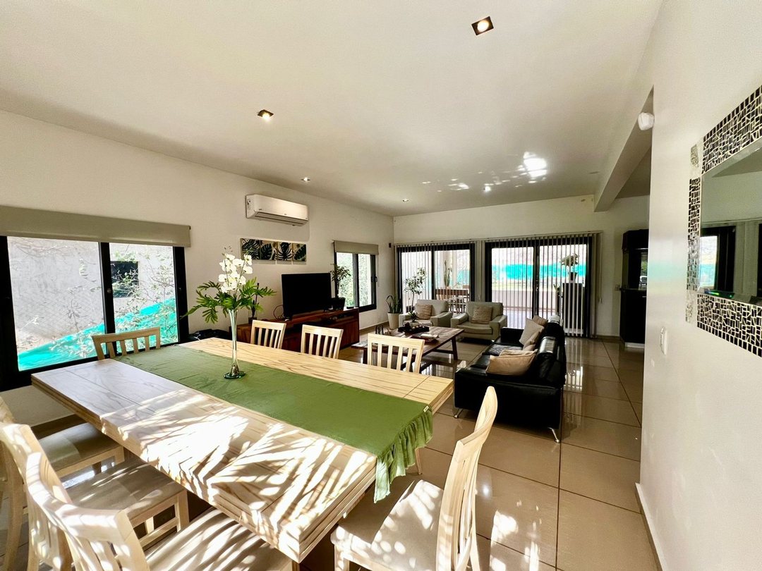 Venta Valle del golf casa 4 dormitorios con pileta