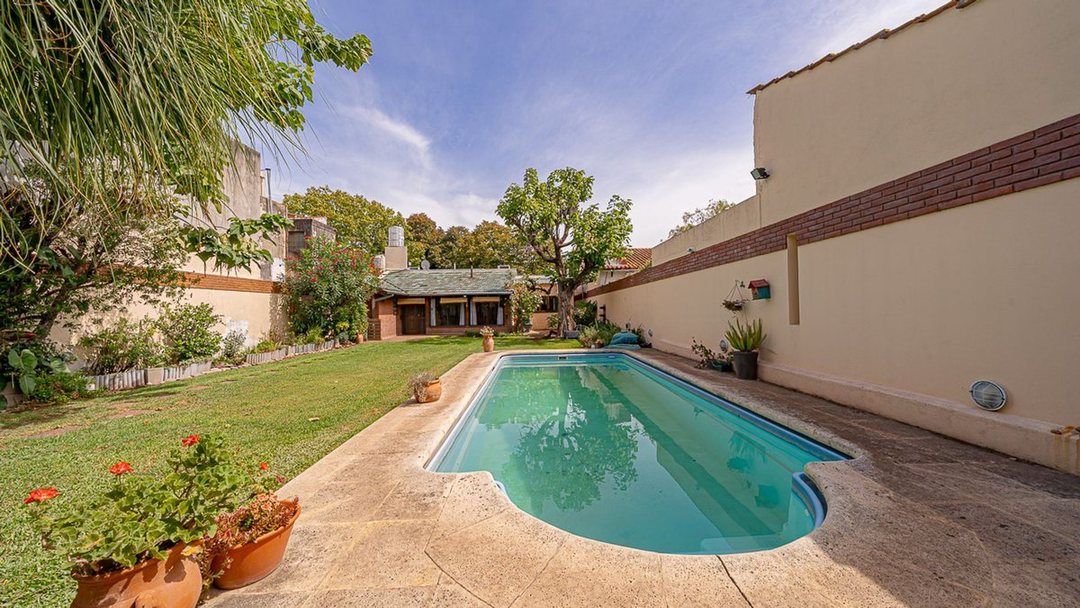 VENTA CASA 4 AMBIENTES APTA CREDITO BALLESTER