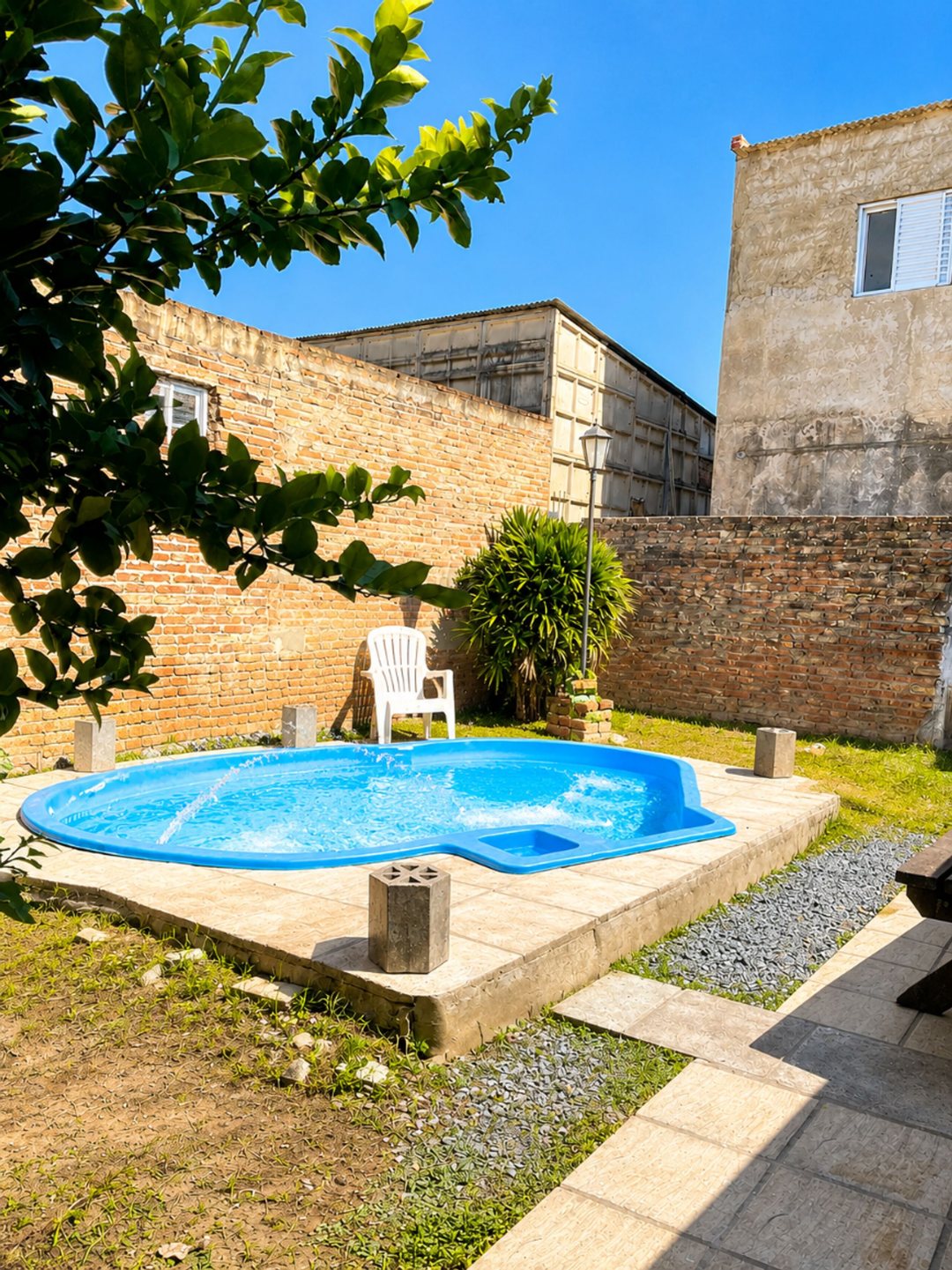 VENTA CASA CON PILETA - BARRIO CABAÑA LEIVA